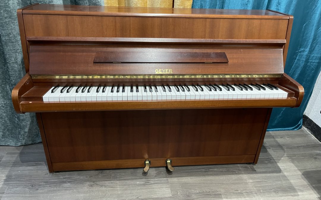 NOUVEAU*       GEYER Merisier  1690 €