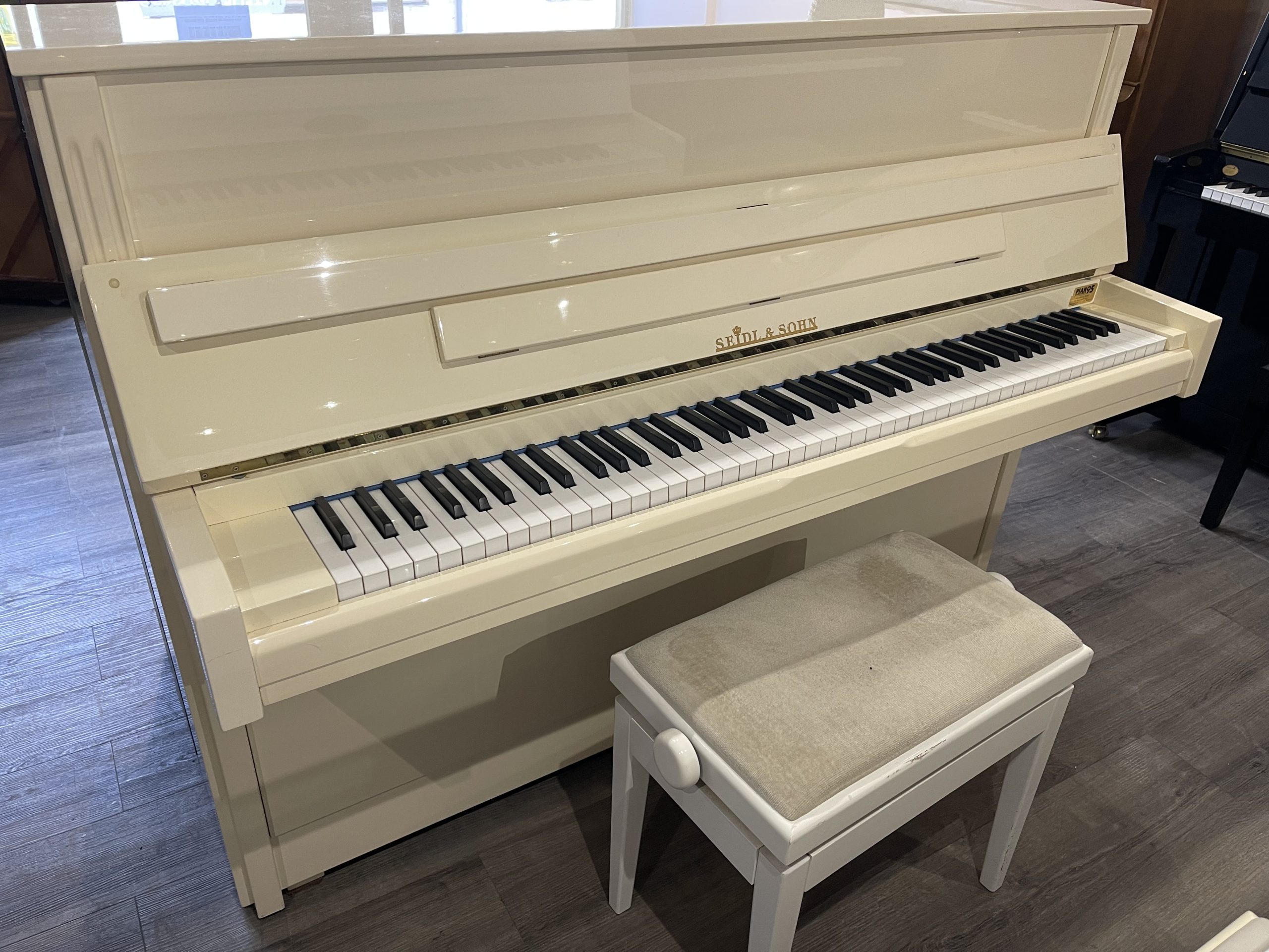 piano droit de marque Fazer